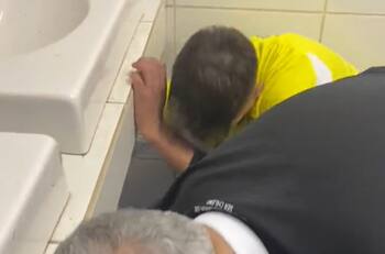 VIDEO | Hinchas de Colo Colo furiosos con Huachipato: denuncian que estadio CAP no tenía agua para los visitantes