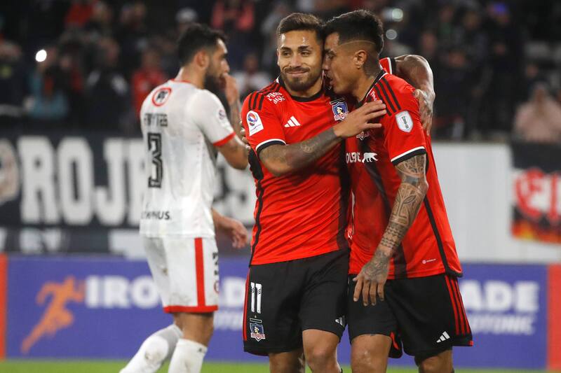 Darío Lezcano y Marcos Bolados con la camiseta de Colo Colo.