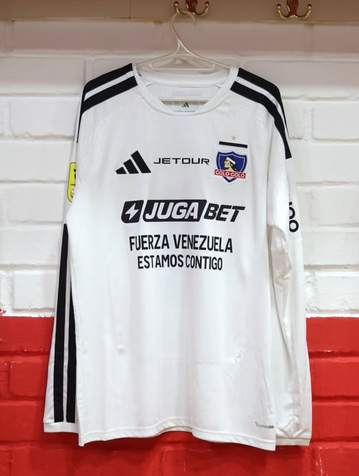 La camiseta en apoyo a Venezuela.