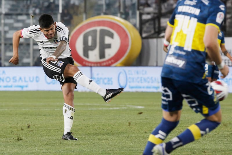 En el primer equipo de Colo Colo no están conformes con la nueva cancha del Estadio Monumental. (Foto: ATON)