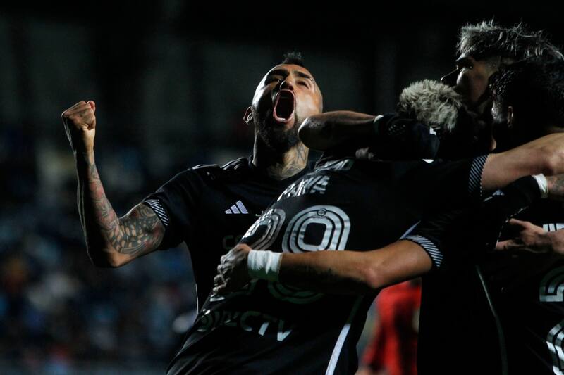 Colo Colo ya inició negociaciones con el delantero argentino Javier Correa. Foto: Aton.