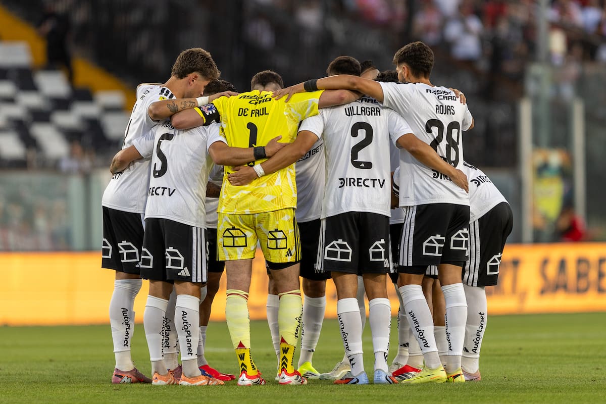 La formación del cuadro albo contra O'Higgins. Foto: Felipe Escobedo / En Cancha