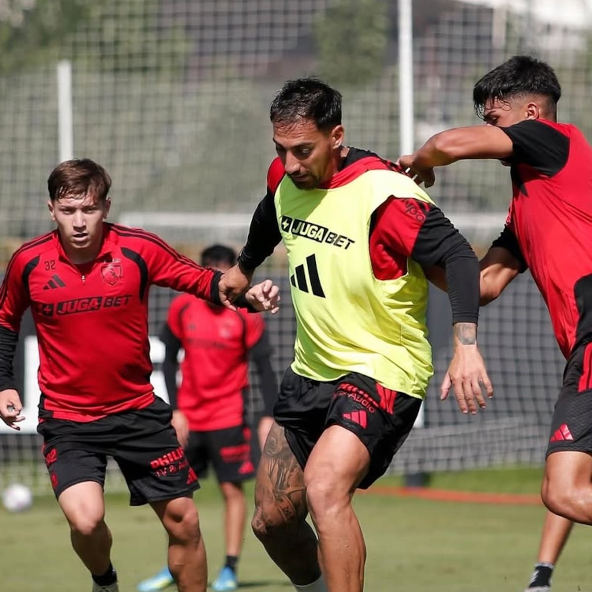 Fernando Ortiz sorprendió a todos con inéditos cambios para enfrentar a Palestino