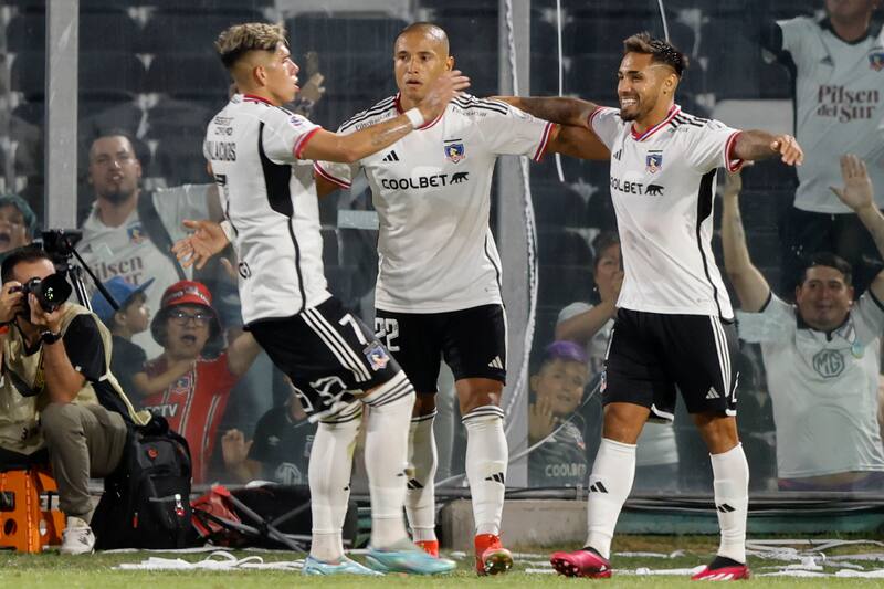 En Colo Colo probaron variantes en ataque para el partido ante Magallanes. Foto: Agencia Aton.