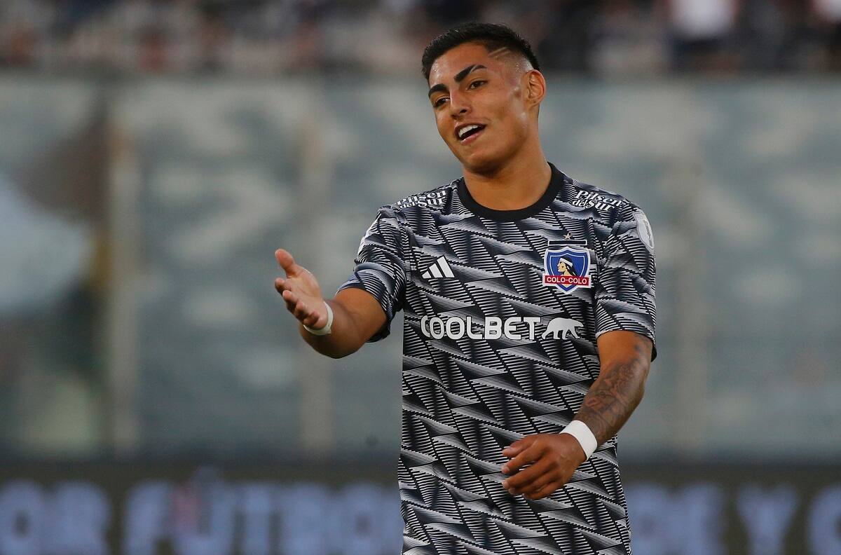 El “error gramatical” en un lienzo que enfrentó a hinchas de Colo Colo y la U en redes sociales