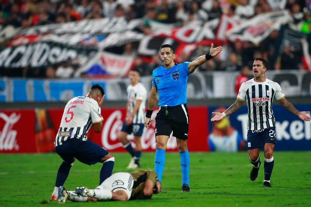 se salvó por el VAR ante Alianza Lima.