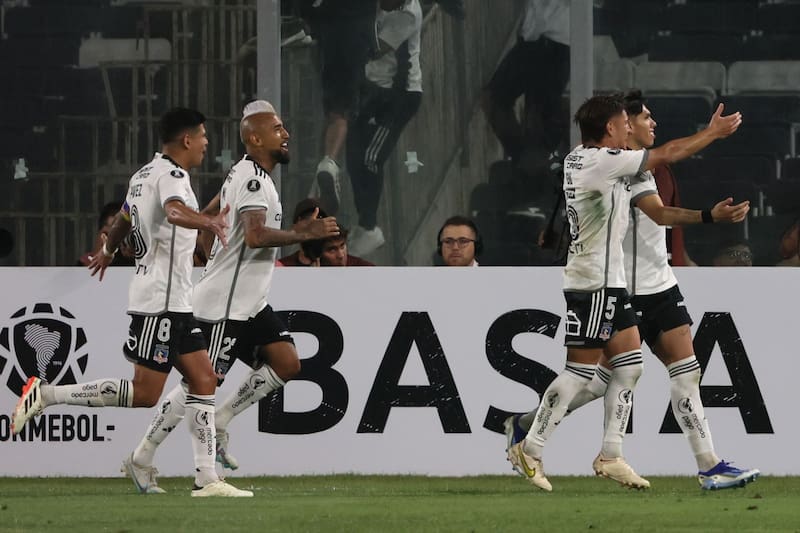 celebrando un gol en Copa Libertadores.