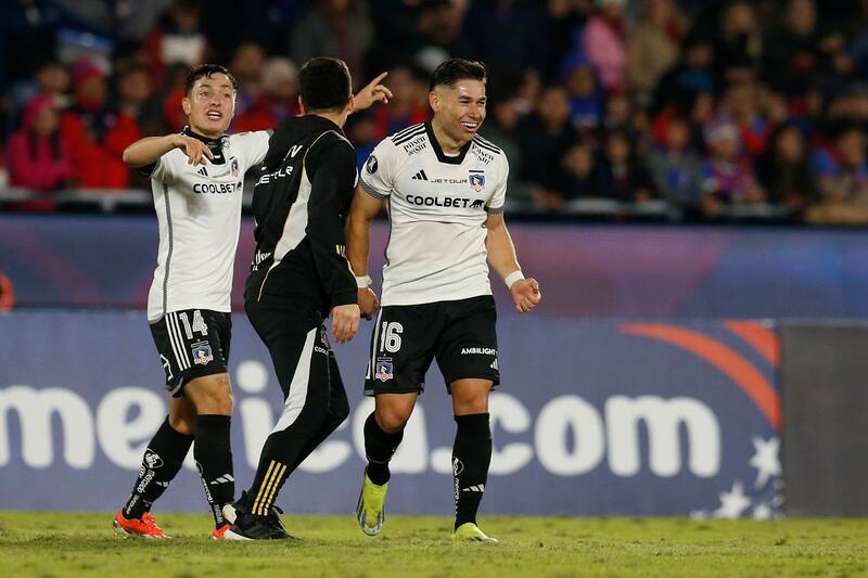 clasificó a octavos de final de Copa Libertadores. Agencia Aton