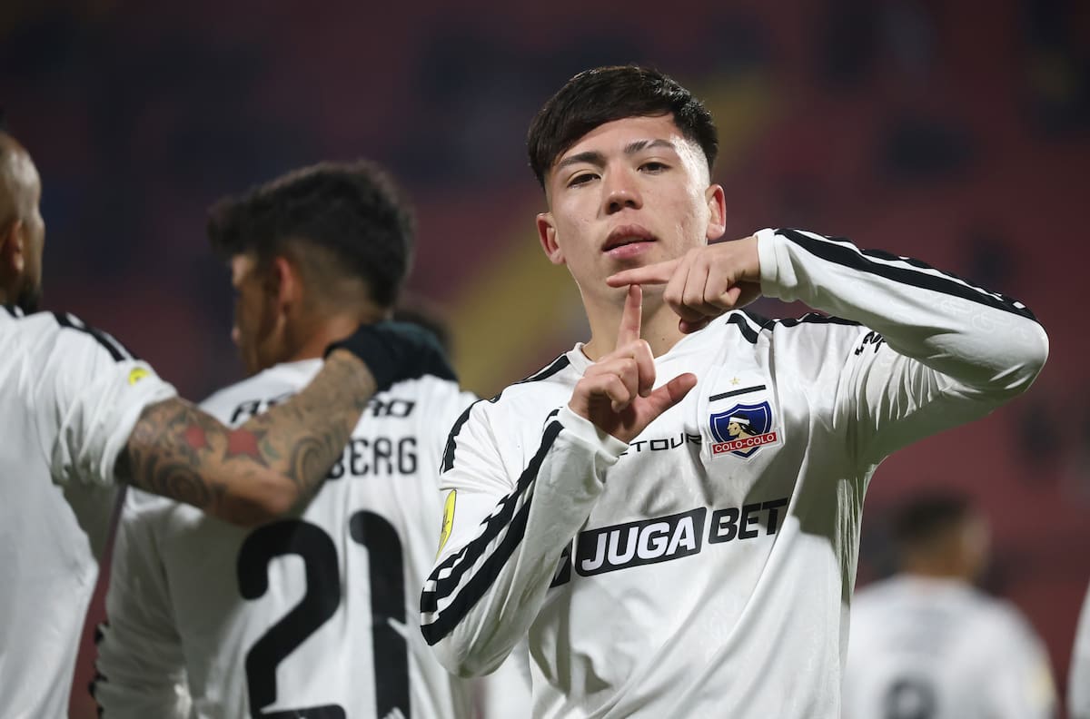 Colo-Colo golea a Unión Española y queda a un paso de la próxima ronda de Copa Chile