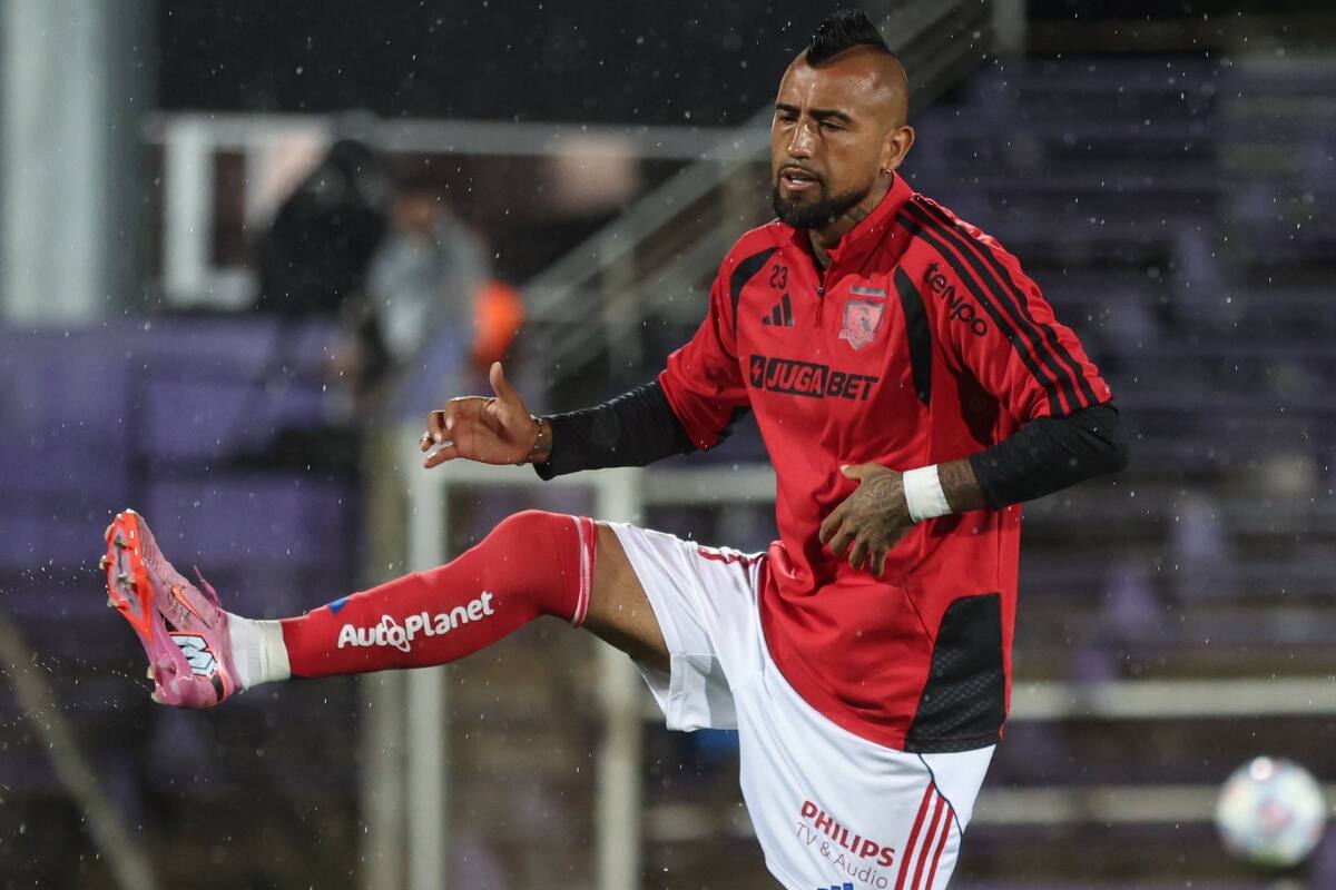 Fernando Ortiz define liderazgos: Arturo Vidal sin jineta y De Paul capitán en el debut de Colo Colo en 2026. Foto: @colocolo