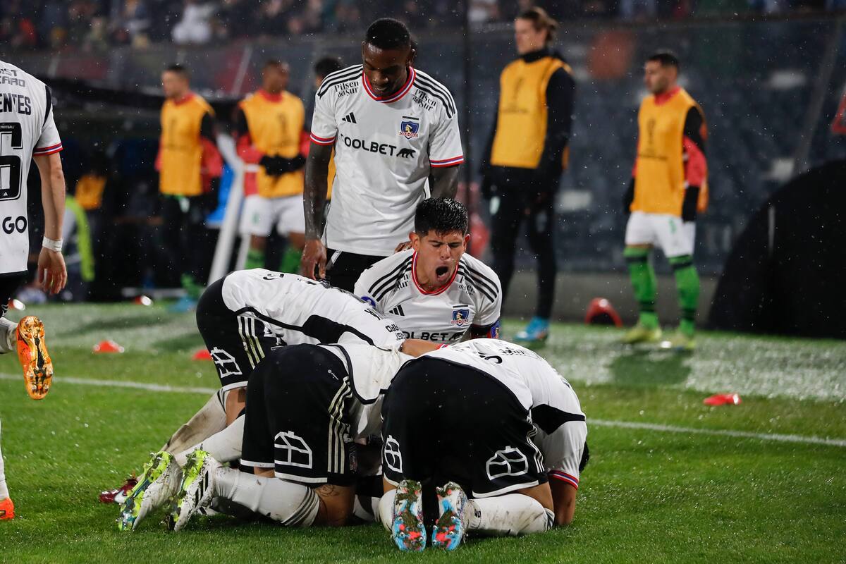 Los jugadores de Colo Colo celebrando.