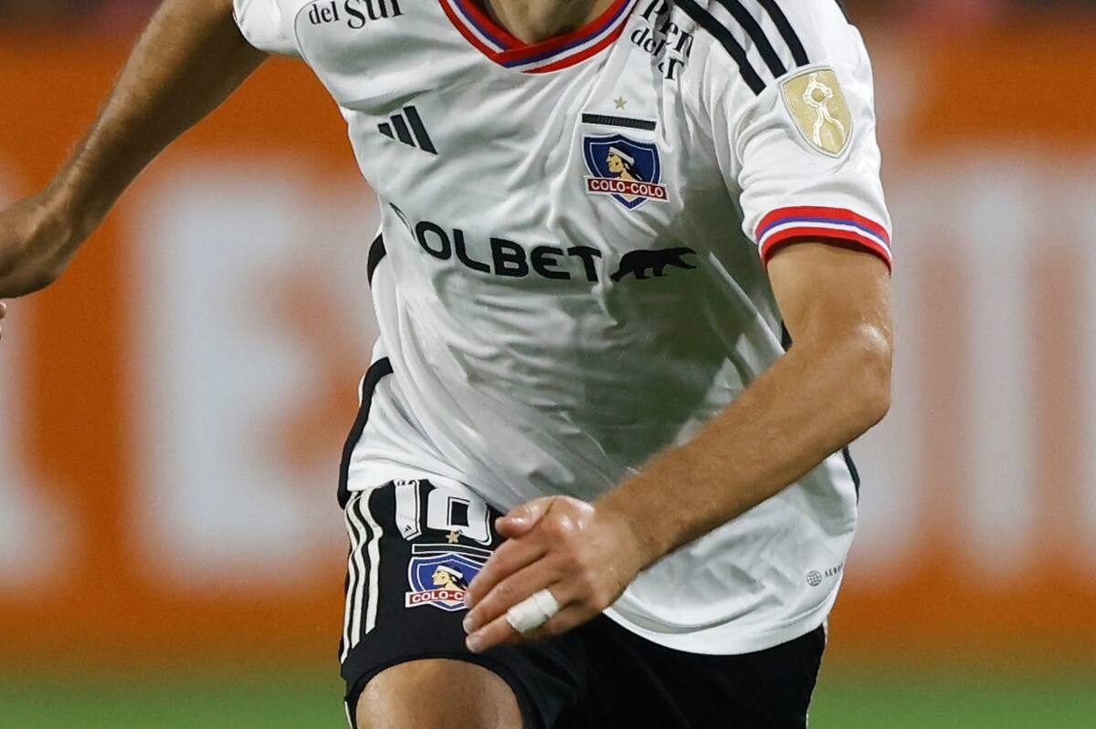 En Colo Colo buscan un lateral derecho para reforzar el equipo en la próxima ventana de pases. (Foto: Agencia Aton)