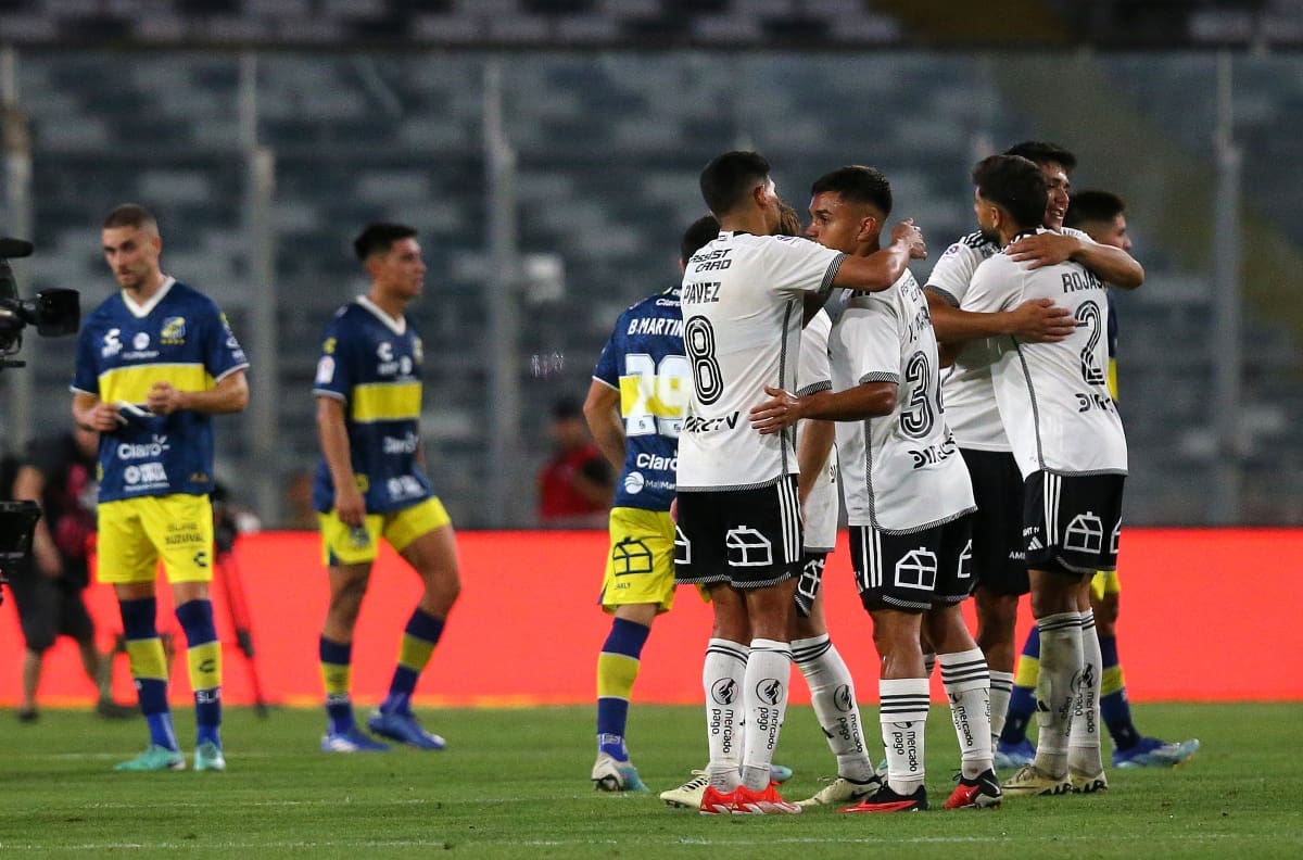 Colo Colo goleó y volvió al triunfo en un polémico partido contra Everton de Viña del Mar