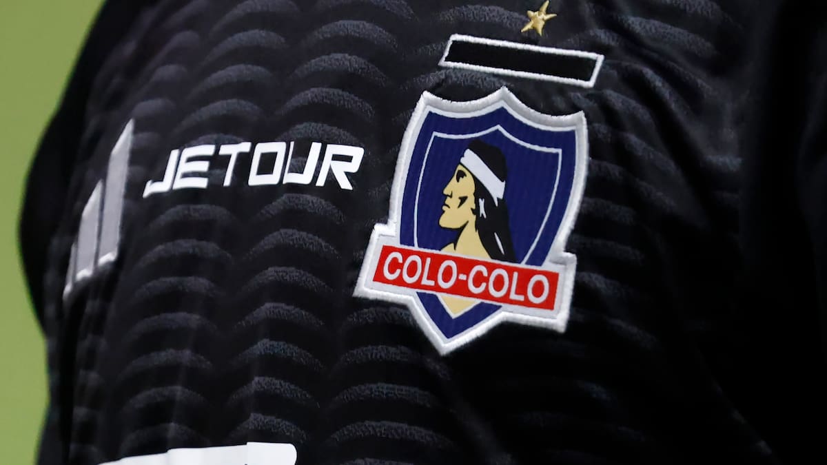 ¿Por qué Colo Colo jugará de negro ante Racing pese a ser local?