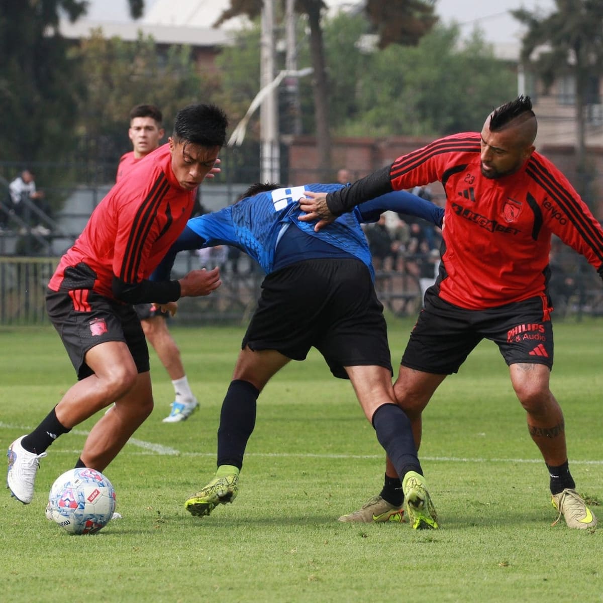 Javier Correa volvió con gol: Colo Colo derrotó a Colchagua en amistoso a puertas cerradas