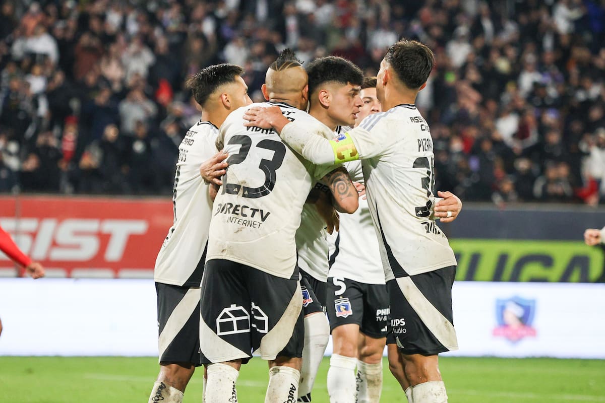 Los albos celebran su victoria ante Iquique. Foto: Felipe Escobedo/En Cancha.