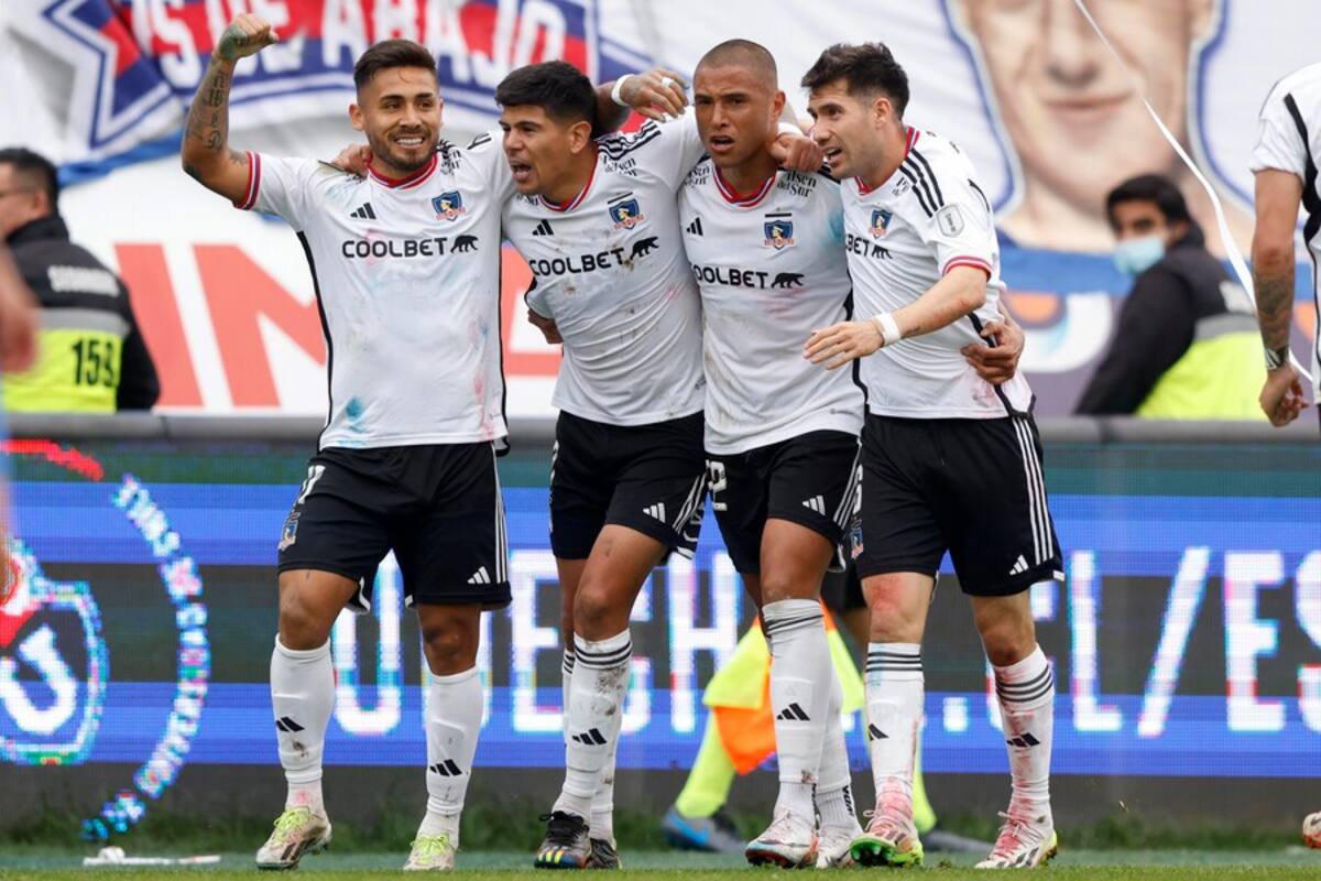 Jugadores de Colo Colo celebrando el gol convertido en el Superclásico. Foto: Aton.