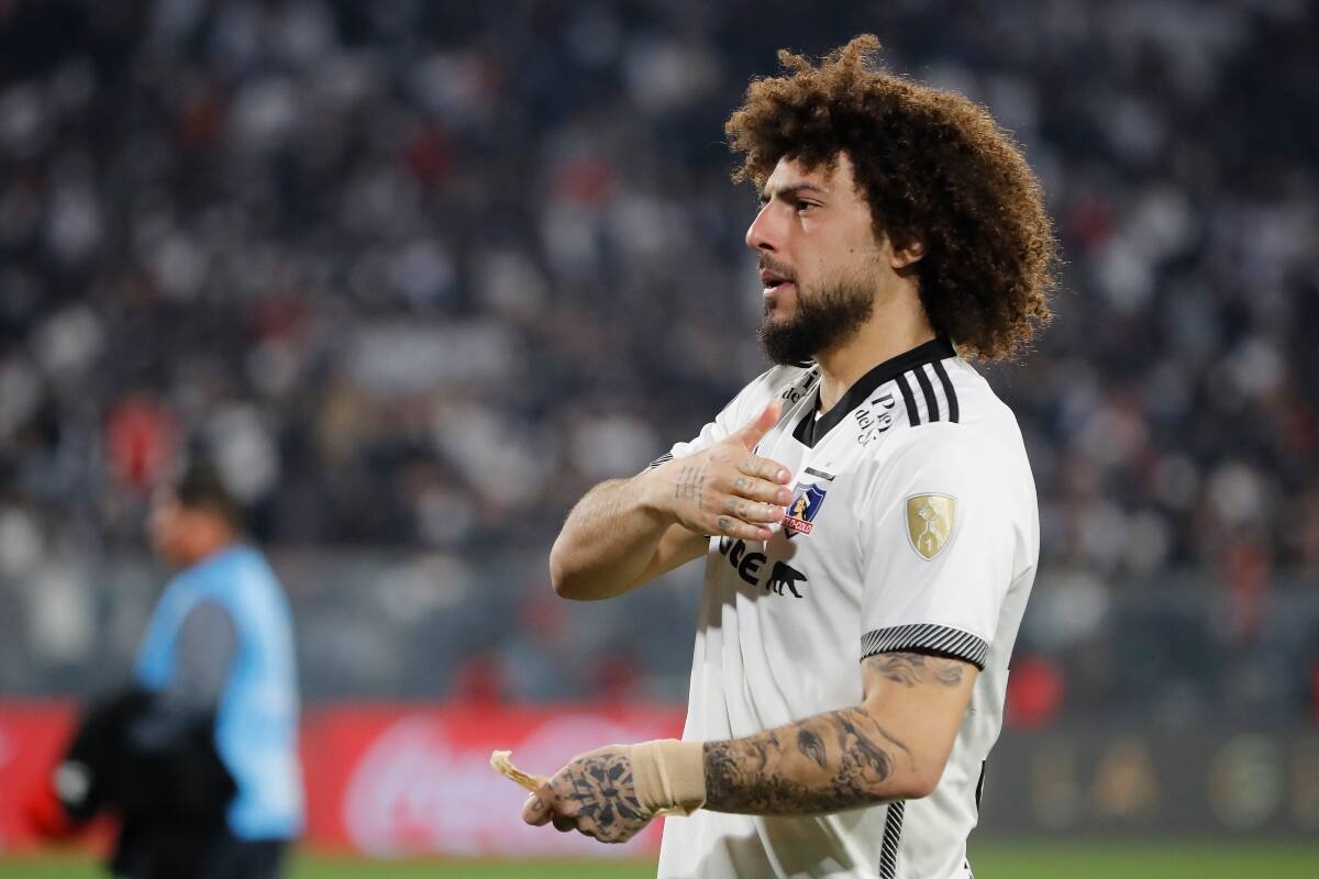 Falcón olvida a Colo Colo por un rato: ¿Qué hay detrás de su visita a Nacional de Uruguay? Foto: Aton.