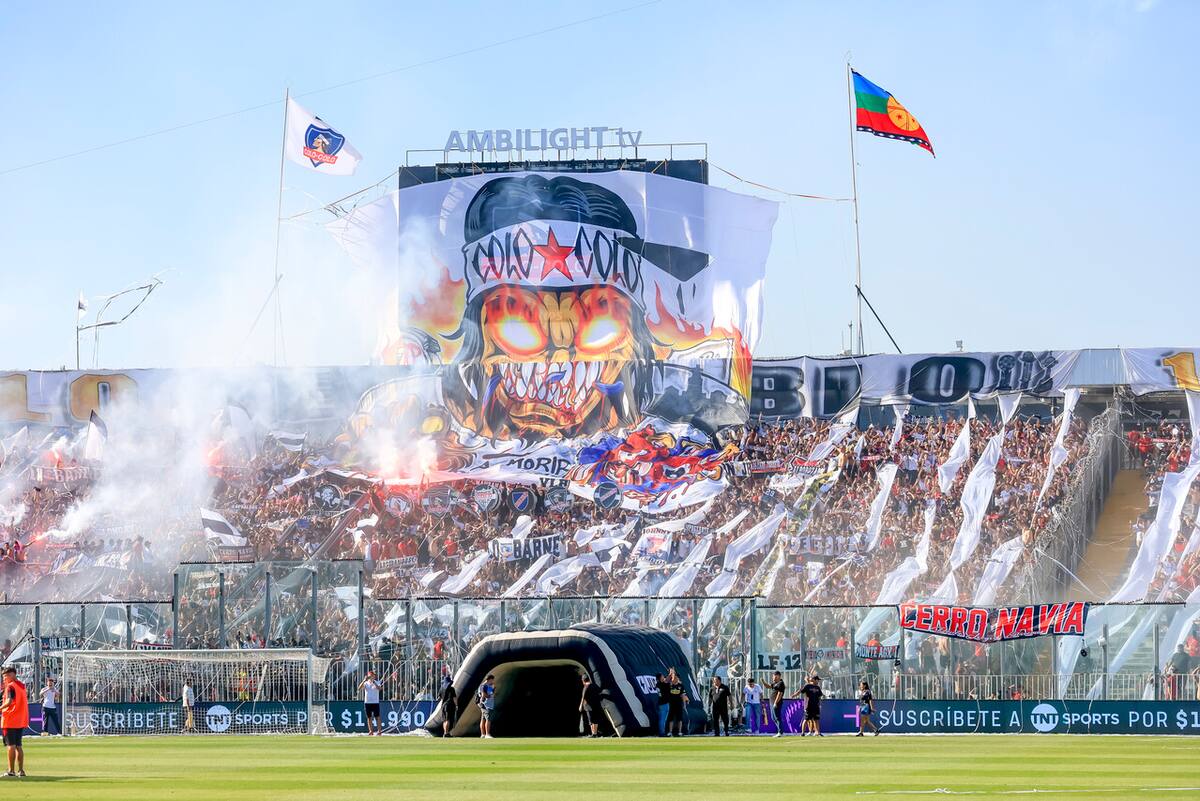 Hinchas albos en el Estadio Monumental. Foto: Agencia Aton.