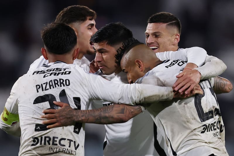 Héctor Adomaitis apuntó a la falta de juveniles en el primer equipo albo. Foto: Agencia ATON.