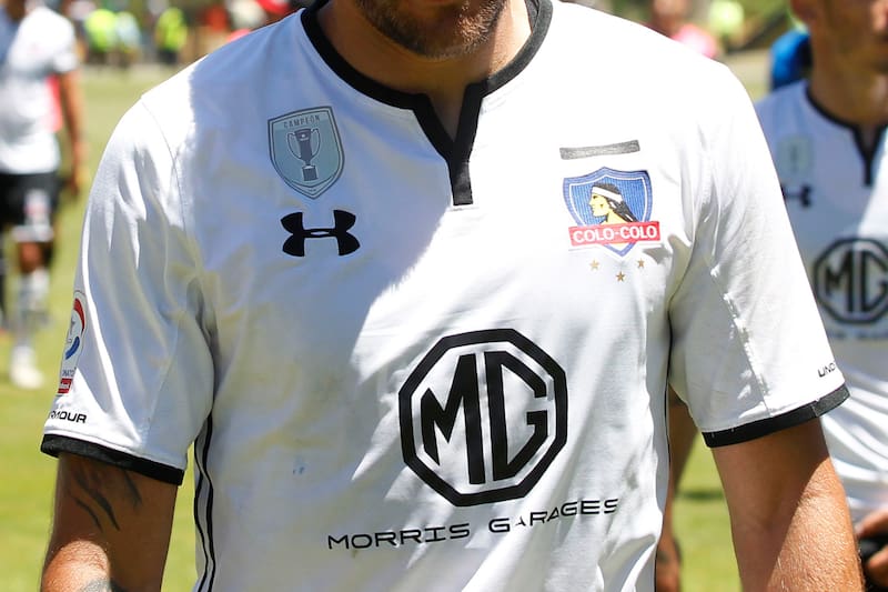 Camiseta de la temporada 2018 con el parche de campeón del Torneo de Transición 2017 en el sector derecho del pecho. (Foto: Agencia Aton)