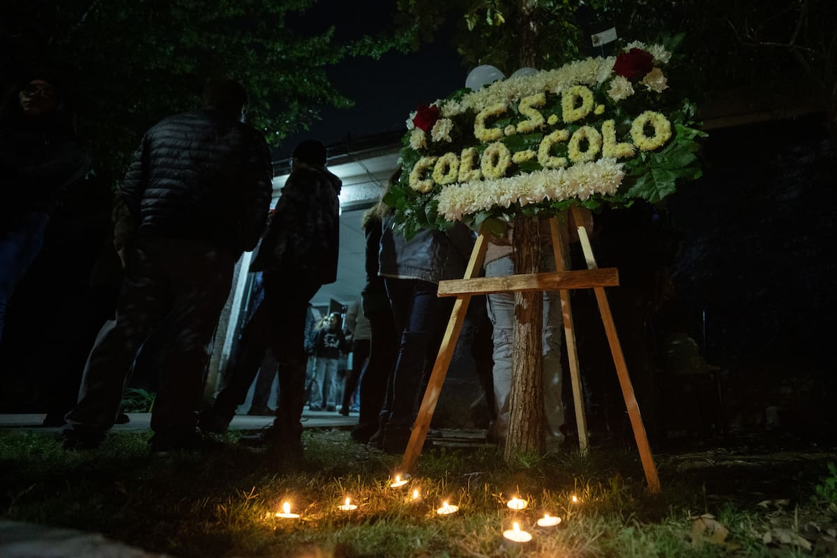 La muerte de dos hinchas en los accesos del Monumental y los incidentes dentro del recinto por parte de delincuentes, oscurecieron el centenario para siempre.