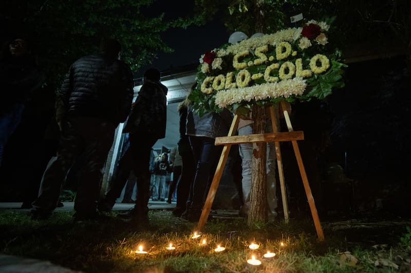 La muerte de dos hinchas en los accesos del Monumental y los incidentes dentro del recinto por parte de delincuentes, oscurecieron el centenario para siempre.