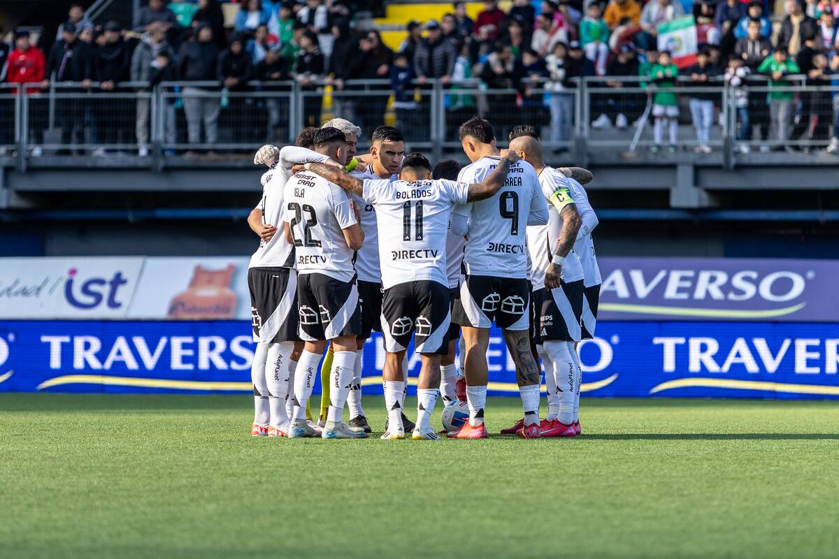 Colo Colo previo al duelo ante Audax Italiano en el Estadio Bicentenario. Foto: Felipe Escobedo