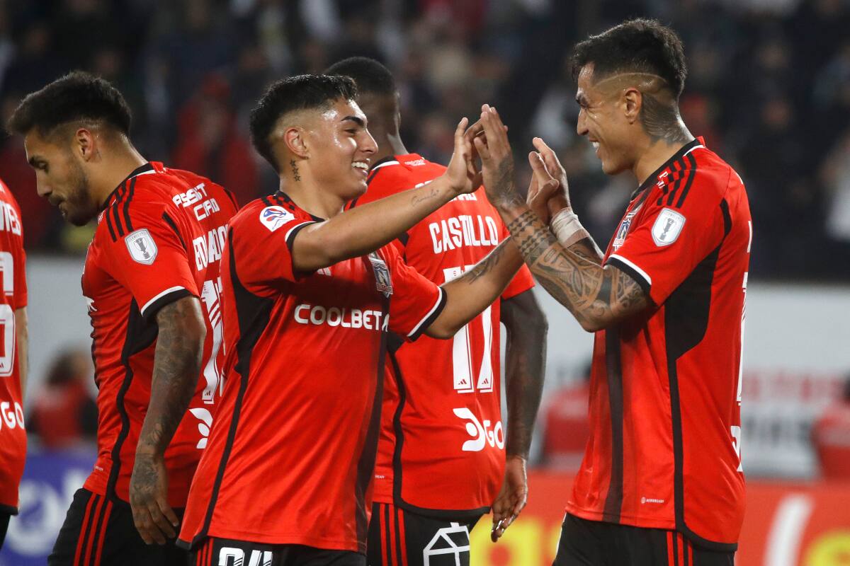 Los jugadores de Colo Colo celebrando un gol. (Foto: Agencia Aton)