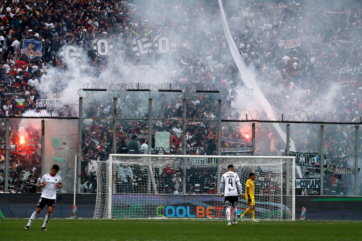 no pudo terminar el amistoso ante Universitario por culpa de los hinchas
