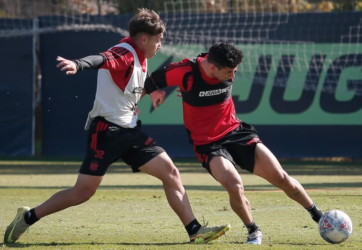 El cuadro albo tiene a tres joyitas luchando para meterse en los planes de Fernando Ortiz. Foto: @Colocolooficial.