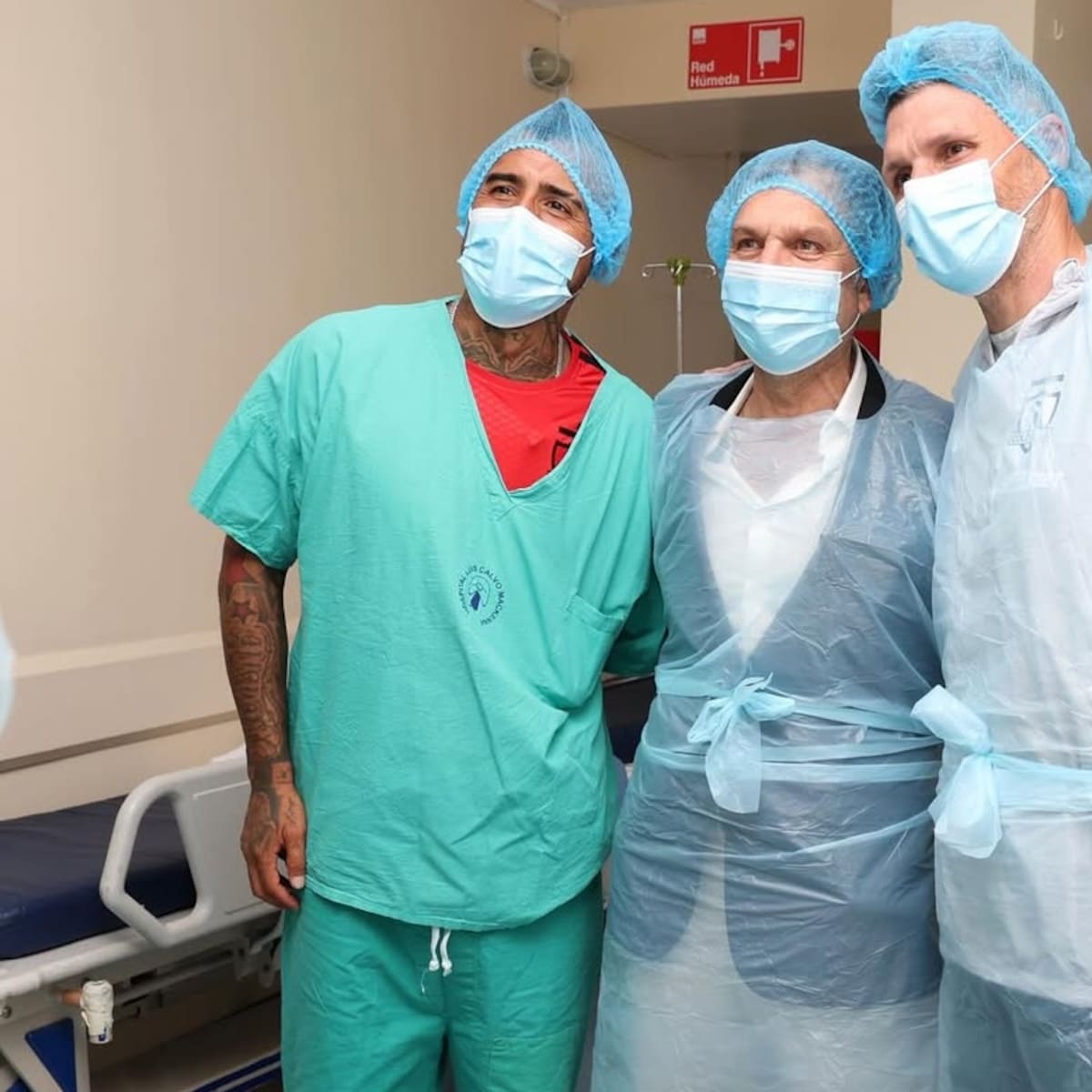 “Es mucho más que ganar tres puntos”: La aplaudida visita de Colo Colo al Hospital Calvo Mackenna