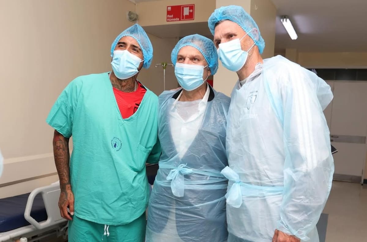 “Es mucho más que ganar tres puntos”: La aplaudida visita de Colo Colo al Hospital Calvo Mackenna