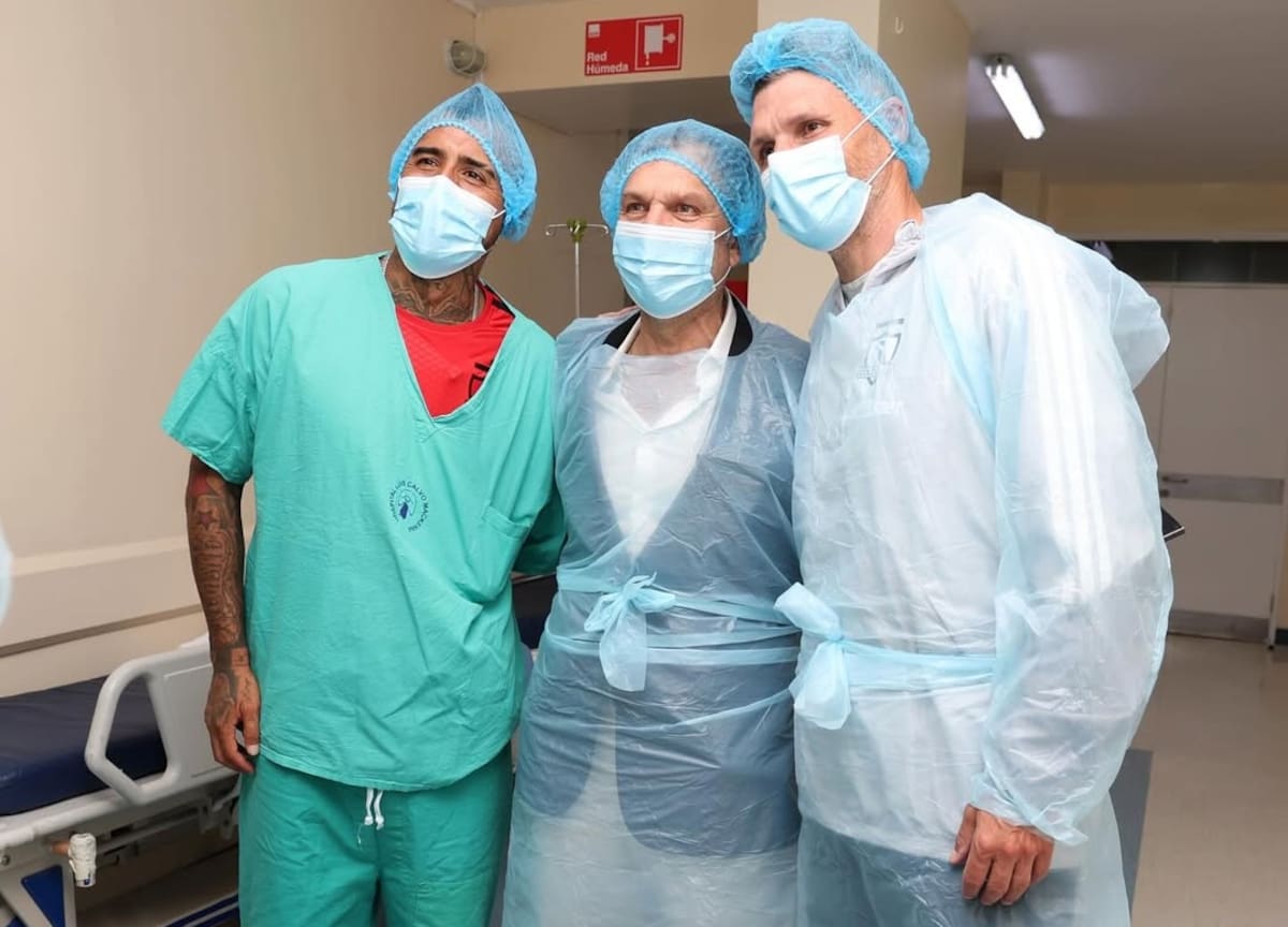 La especial visita que tuvo el Cacique al Hospital Calvo Mackenna. Foto: @Colocolooficial.