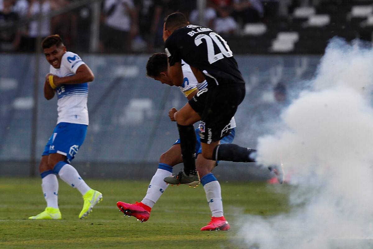 Justicia ratificó denuncia y castigó a Blanco y Negro por incidentes en el duelo entre Colo Colo y la UC. Foto: Aton.