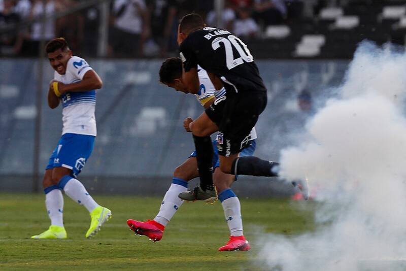 Justicia ratificó denuncia y castigó a Blanco y Negro por incidentes en el duelo entre Colo Colo y la UC. Foto: Aton.