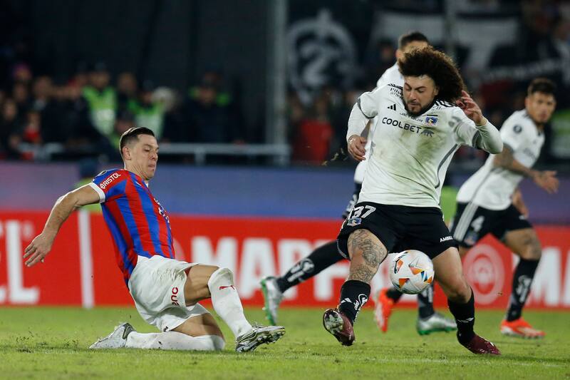 Colo Colo enfrentando a Cerro Porteño. Foto: Aton