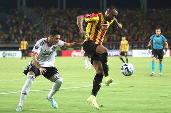 Hinchas de Colo Colo no quedaron conformes con el primer tiempo ante Deportivo Pereira: “Si Quinteros quiere ganar...”