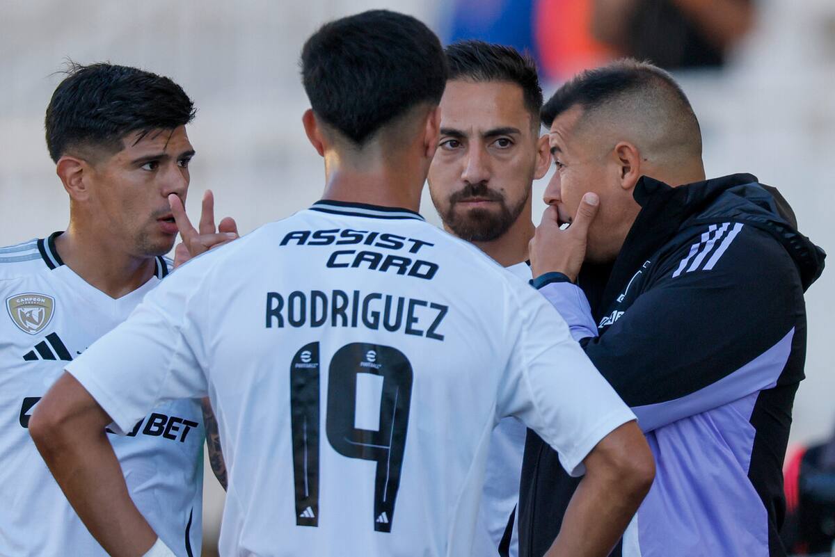 Almirón junto a sus dirigidos.