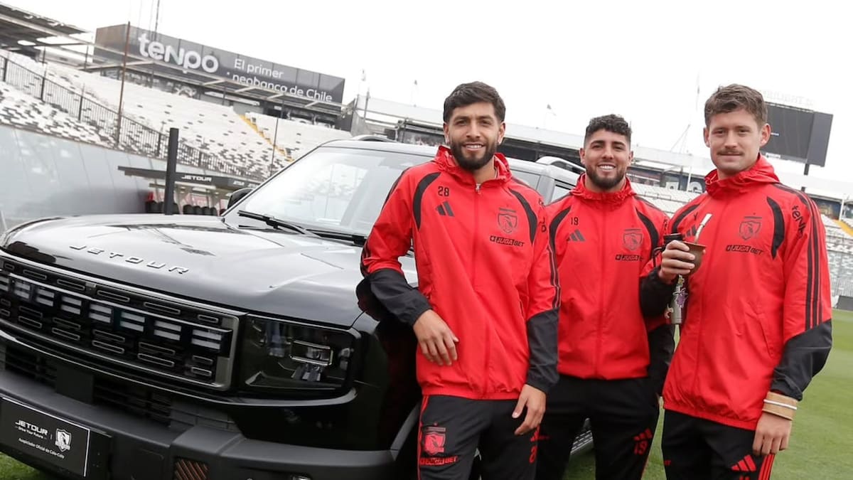 Y ayuda con el alza de la bencina: esto cuestan los autos que le regalaron a los jugadores de Colo Colo