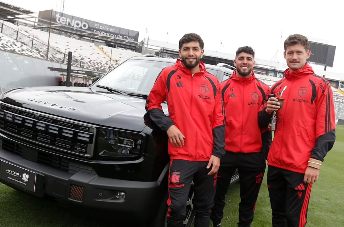 Y ayuda con el alza de la bencina: esto cuestan los autos que le regalaron a los jugadores de Colo Colo