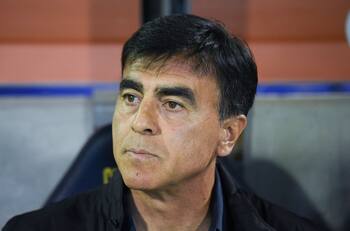 “Colo Colo no está para eso”: Barticciotto le baja el pulgar a Gustavo Quinteros