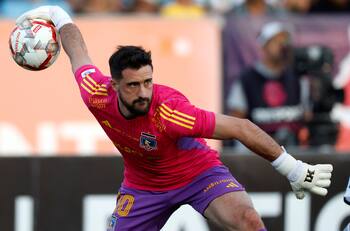 Jugó contra Colo Colo y se llevó un tremendo regalo de Fernando de Paul: “Es un referente muy grande”