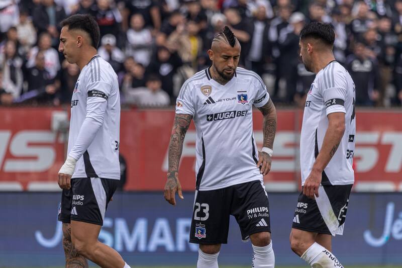Jugadores de Colo Colo en el duelo ante Huachipato. Foto: Felipe Escobedo