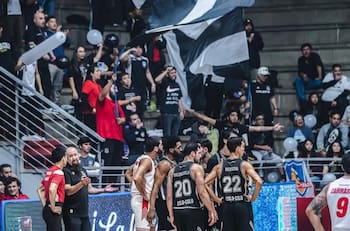 Sanciones económicas y posible prohibición de jugar con público: el drástico castigo que arriesga Colo Colo para 2026