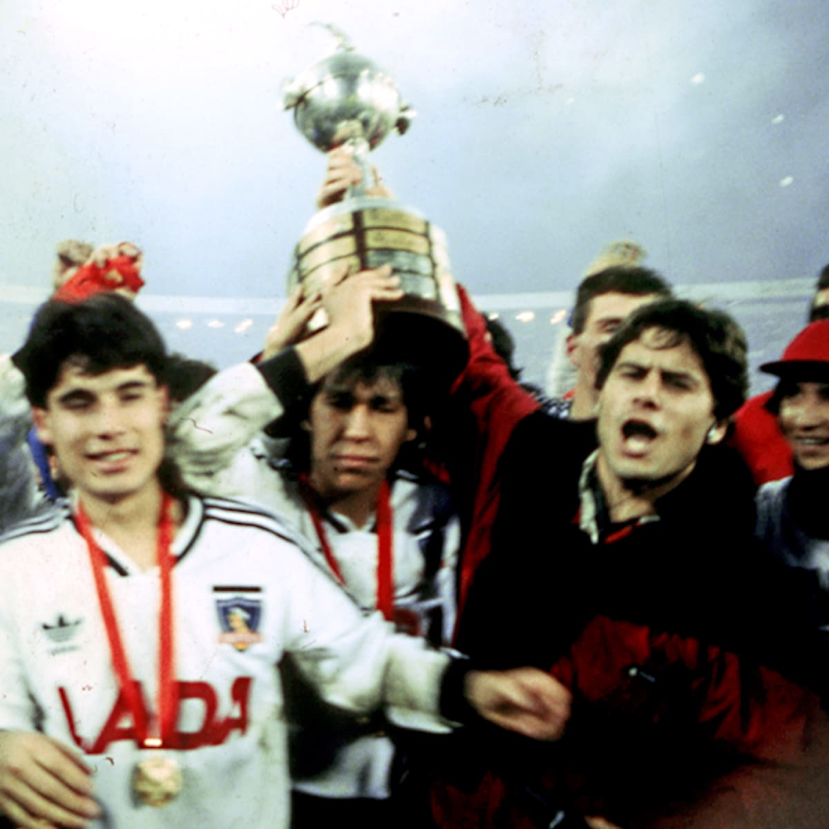 Bonvallet, clave en la vestimenta de Colo-Colo 1991: “Llevó la Copa Libertadores a la fábrica, todos lloraban”