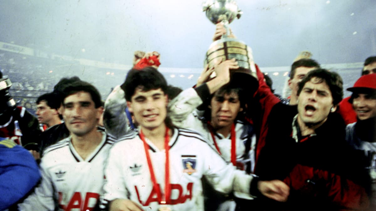Bonvallet, clave en la vestimenta de Colo-Colo 1991: “Llevó la Copa Libertadores a la fábrica, todos lloraban”