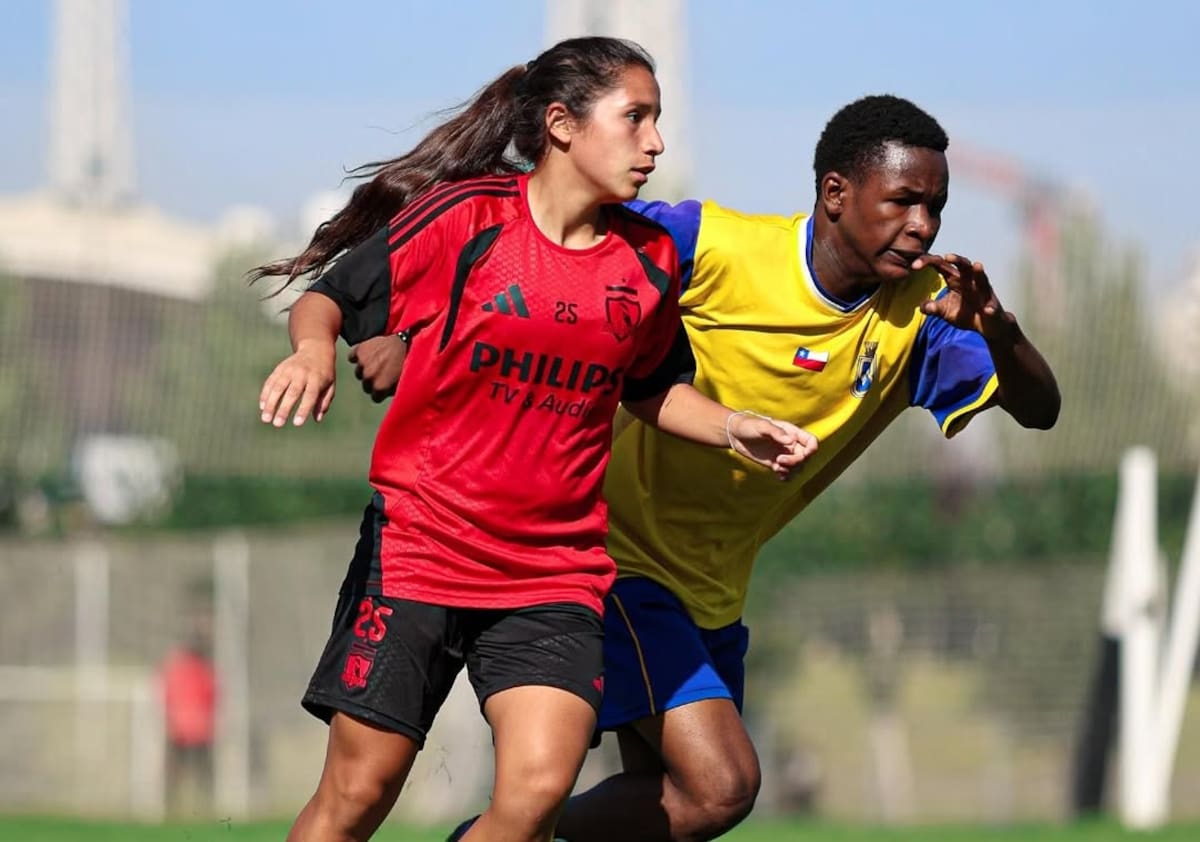 Las albas empataron 3-3 contra equipo masculino. Foto: @Colocolofemenino.