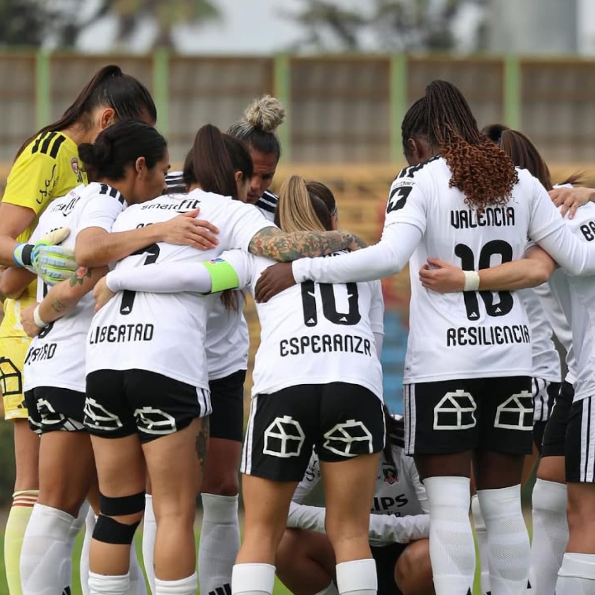 GALERÍA | El aplaudido gesto de Colo-Colo Femenino en su partido ante Palestino en La Cisterna
