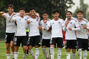 Jorge Almirón atento: los 3 canteranos que pueden reforzar a Colo Colo